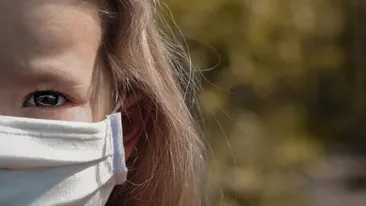 Un vis urât! O mămică a ajuns cu fetița ei de 4 ani la spital, după ce a început să tușească. Credea că e gripă, dar a primit un diagnostic crunt