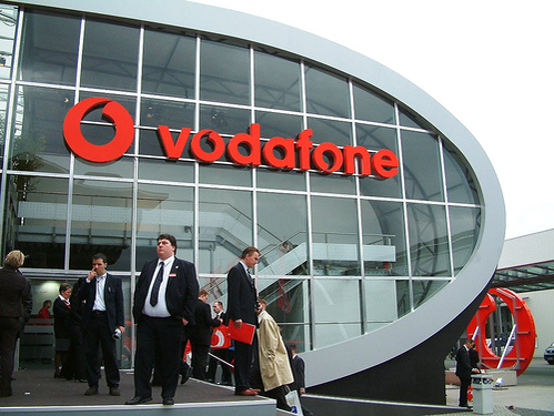 Gigantul Vodafone, îngenuncheat de o româncă