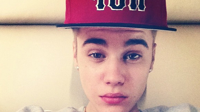 Dupa ce a dezbracat o femeie si i-a sarutat sanii, Bieber vrea sa-si spele imaginea! Ce a facut pentru doua fete, intr-un magazin