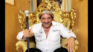 Nelson Mondialu’, făcut praf după ce s-a apucat de cerșit pe internet. ”Du-te dracului la muncă, că ești ditamai huiduma!” Motivul pentru care a cerut bani