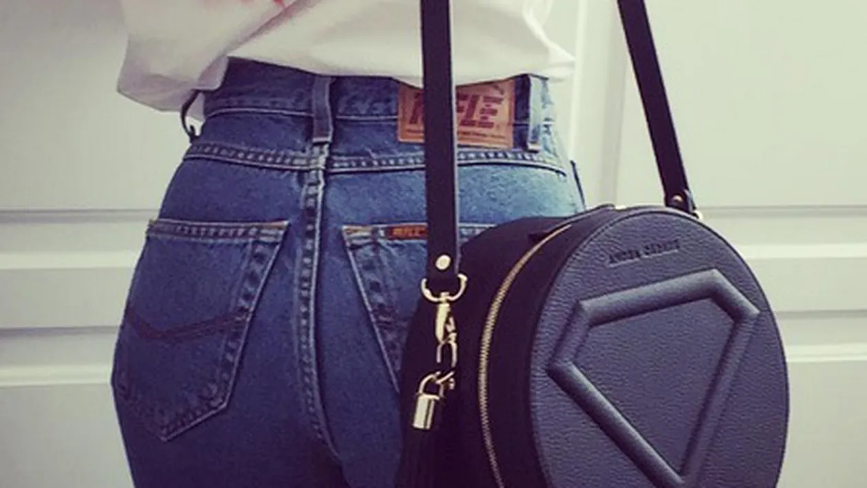 Mamă , mamă, ce bombeu! Are 31 de ani şi un copil, dar are un posterior de adolescentă. O recunoşti?