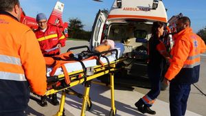 Vaslui: Copil de 11 ani în stare gravă după ce s-a electrocutat pe un stâlp de curent