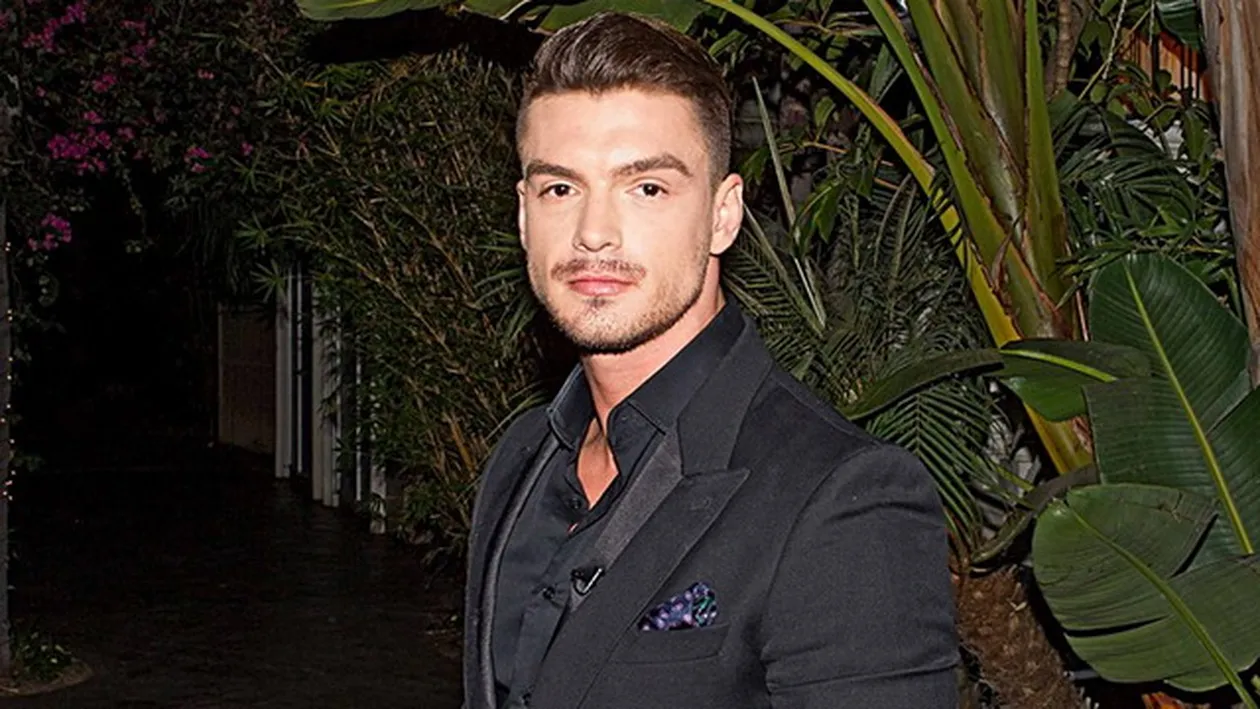 Bogdan Vladau, la bustul gol, pe vremea cand inca nu era lucrat la sala! Cat de frumos si inocent!