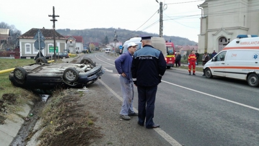 Pieton ucis de un şofer cu carnet de doar două săptămâni. S-a răsturnat cu maşina şi a scăpat fără nici o zgârietură