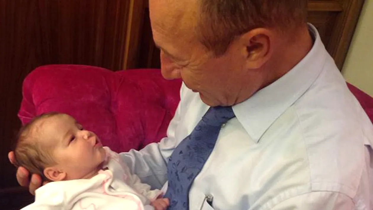 Traian Basescu a renuntat la ASTA pentru nepotica lui! Ce sacrificiu a facut presedintele Romaniei