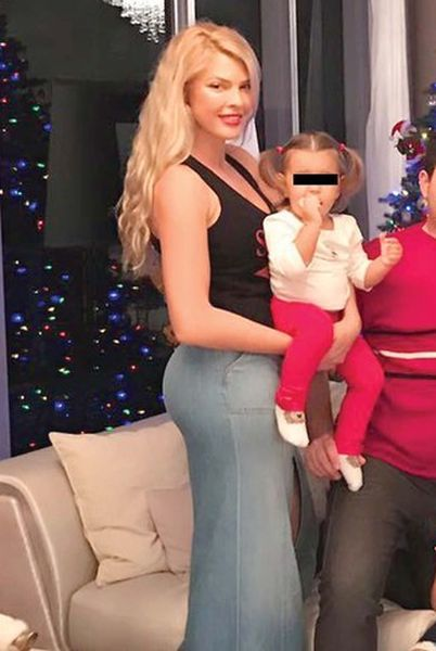 Pe vremuri, o brunetă sexy, în prezent, blondă ca o păpușă Barbie! Alina Vidican s-a transformat enorm după operațiile estetice costisitoare