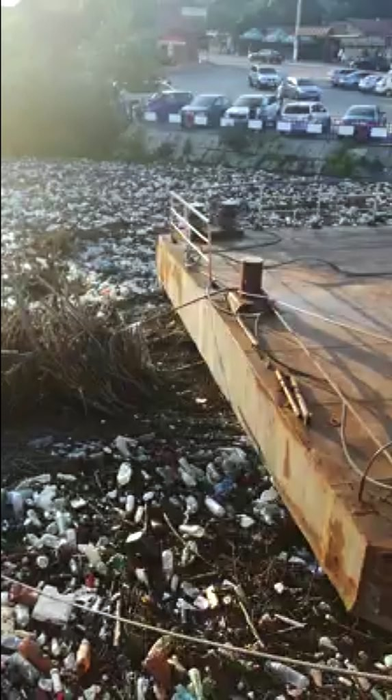 FOTO. Dunărea, plină de gunoaie între Orșova, Drobeta-Turnu Severin și Insula Șimian