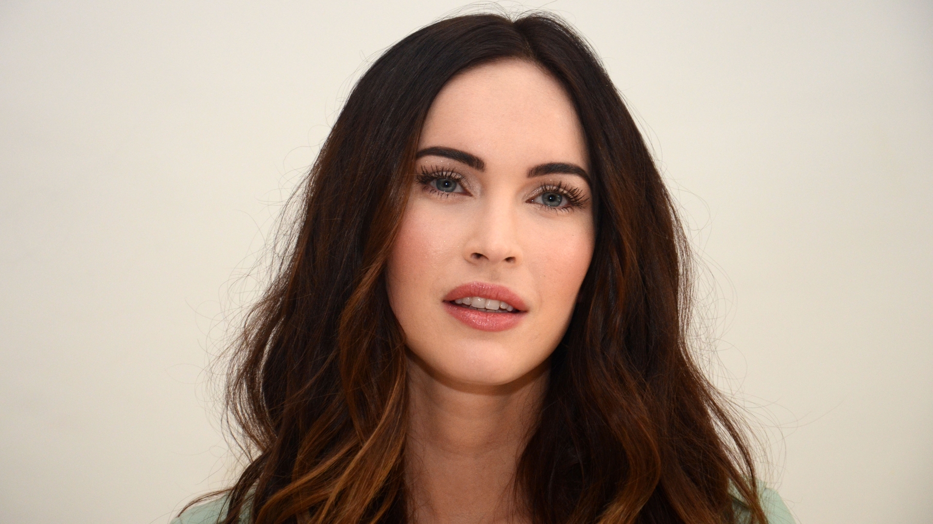 Megan Fox a ajuns iar la silueta dinainte de naştere! Vedeta se mândreşte cu trupul ei super sexy şi arată senzaţional! Îţi place?