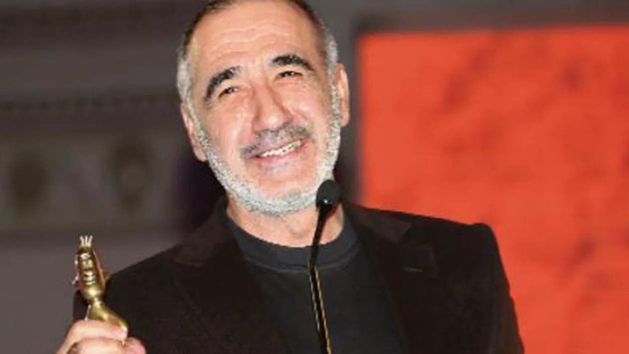 S-a urcat in metrou din Militari si s-a uitat in fata. Nu i-a venit sa creada cu cine calatoreste! I-a facut repede o poza!