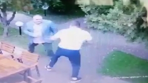 Bătaie între un fost viceprimar din Bacău și un ex-campion de box. A fost nevoie de intervenția jandarmilor - VIDEO