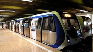 Pericolul pe care românii îl înfruntă la metrou. La ce se expun în fiecare zi, pe peron