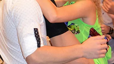 Baietii de la balul bobocilor au INNEBUNIT cand au vazut ASTA! Au avut parte de un show sexy!