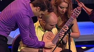 Patru maini, trei oameni si o chitara! Trio Zamfirescu a facut ce nu s-a mai facut vreodata pe scena de la Romanii au Talent!