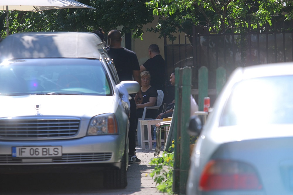 Mesajul tulburător scris pe coroana adusă de Nelu Ploieșteanu pentru fiul său mort