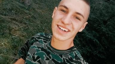 Așteptau Paștele, dar își vor îngropa fiul de Florii! Băiatul a murit sărind din tren în Bistrița. Cine era tânărul!
