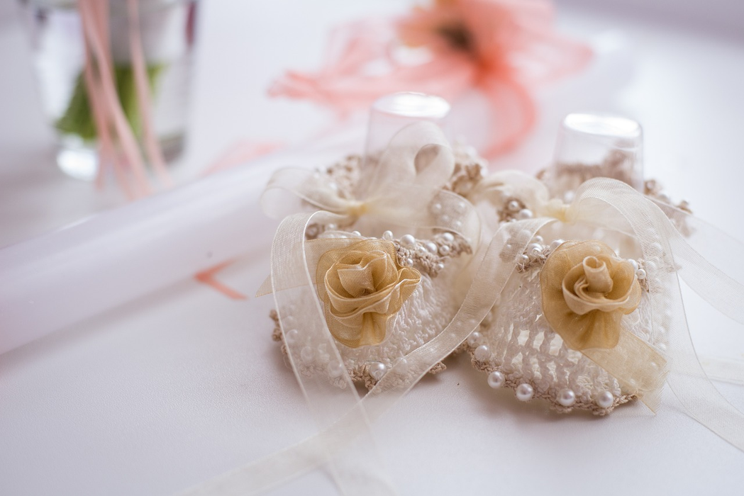Invitații îi pot cumpăra un cadou micuțului dacă nu ajung la petrecere (Foto: Pixabay)