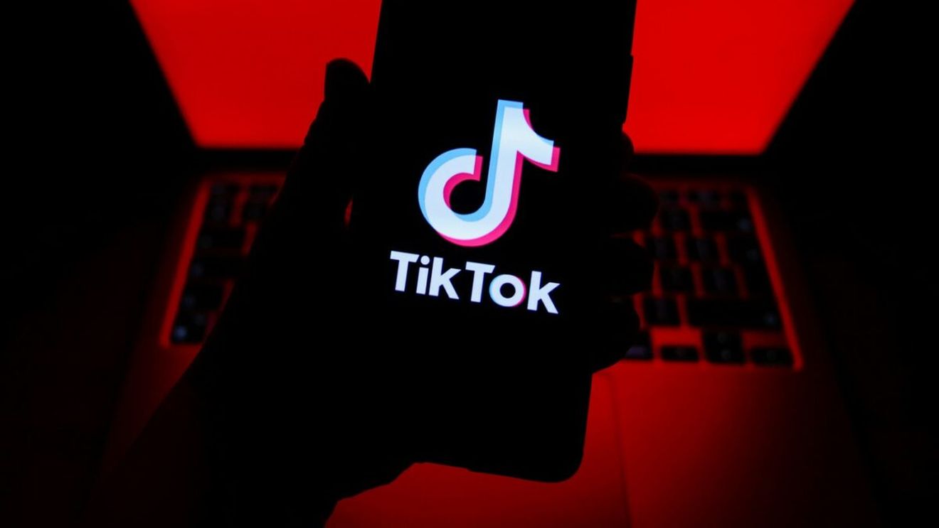 Romantism, fantezie și tone de bani: cărțile virale de pe TikTok cuceresc investitorii!