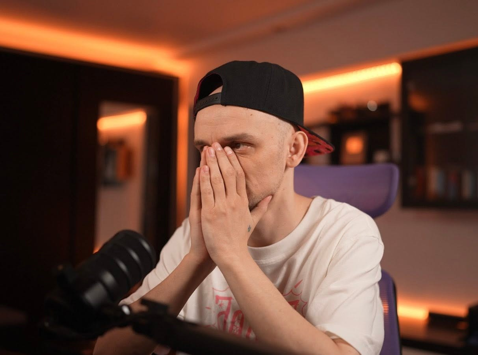 Influencer român, condamnat într-o schemă cu 500.000 de dolari. La un pas de pușcărie după 398 de transferuri frauduloase și consum de substanțe interzise