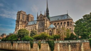 Statui, sculpturi și morminte, descoperite sub pardoseala catedralei Notre Dame, pe durata lucrărilor de reconstrucție
