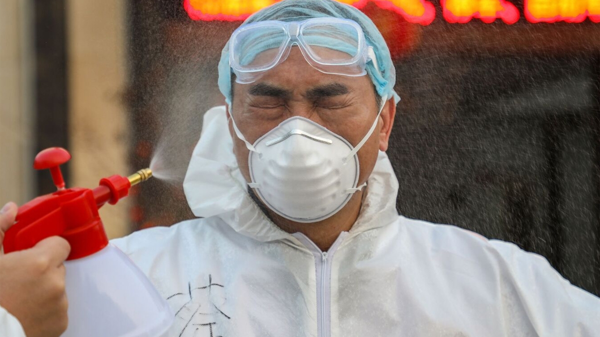 BANC | Un medic chinez și-a deschis clinică privată în SUA