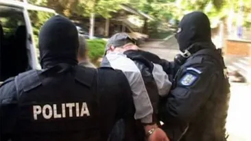 Bărbatul care și-a legat copilul de gât cu un ștreang, cercetat sub control judiciar