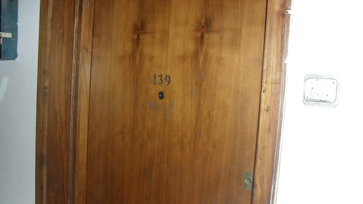 Detalii incredibile din garsoniera unde a fost injunghiata prostituata! Fostii clienti ai Andreei plecau mereu nemultumiti!