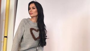 Unii dau banii ăştia pe casă, ea pe o ţinută! Brigitte Sfăt a cheltuit o sumă colosală pentru vestimentaţia purtată la ziua ei de naştere