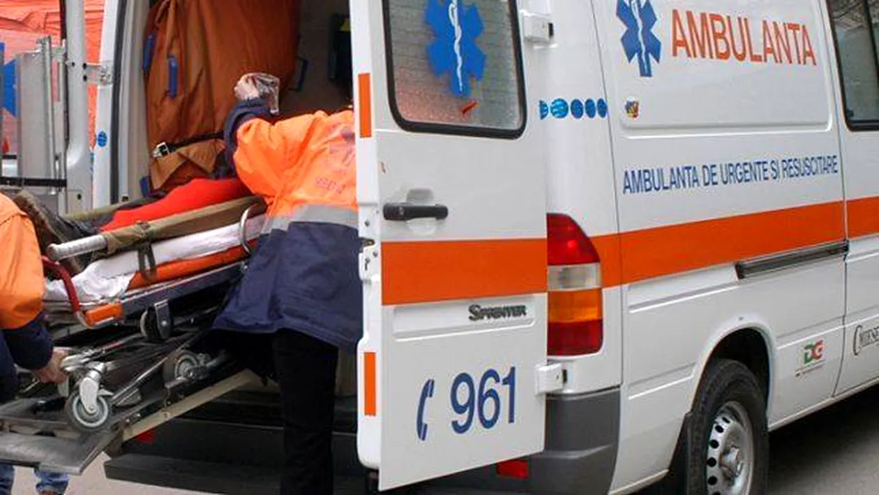 13 persoane implicate într-un grav accident în județul Botoșani. Una dintre victime, în stop cardiac