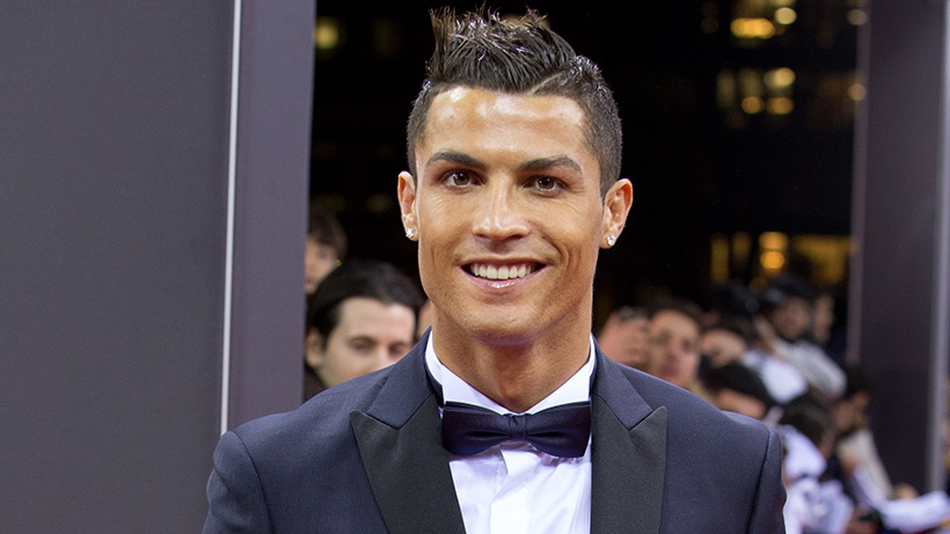 S-a aflat! Iată cât i-a plătit CRISTIANO RONALDO unei femei ca să devină mamă surogat şi să aducă pe lume gemeni