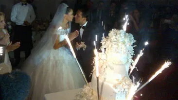 Uite ce tort au avut la nunta Elena Basescu si sotul ei!