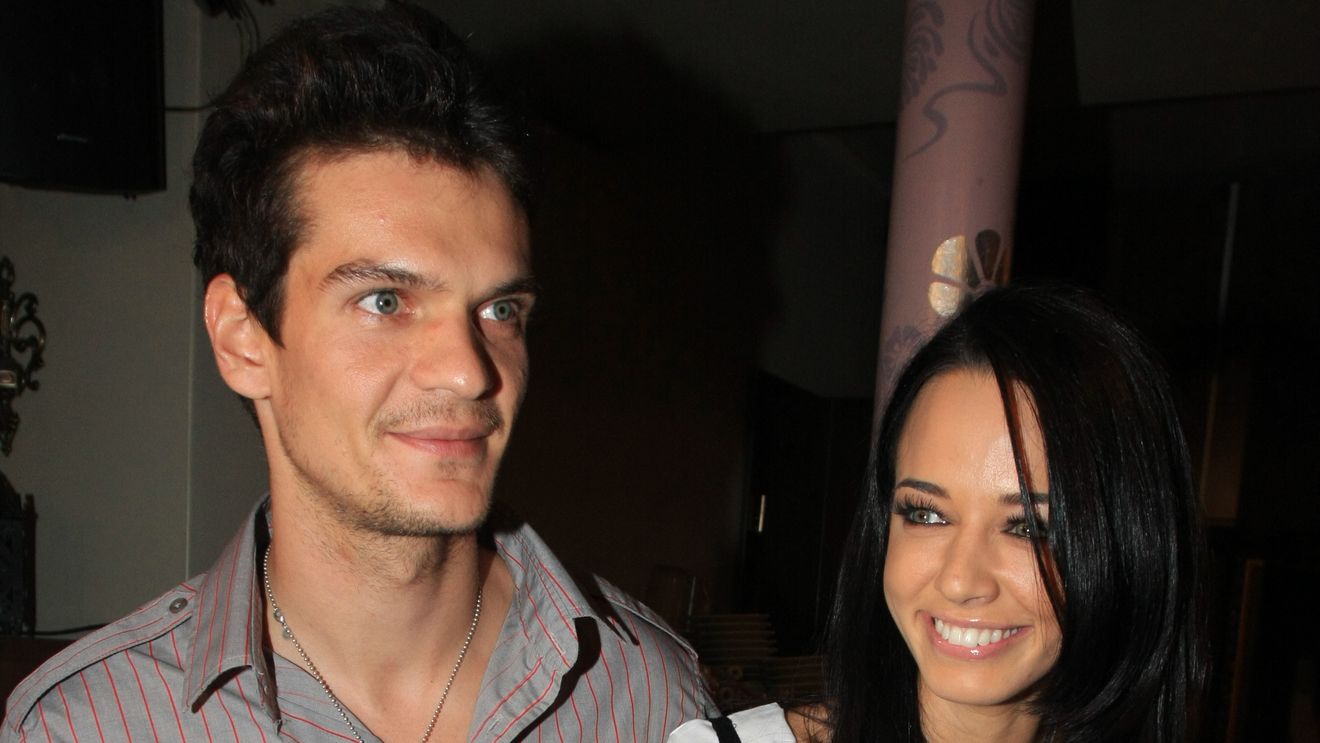 Imagini inedite! Tudor Chirila a oficializat relatia. Si-a scos mama si prietena la film. In premiera!