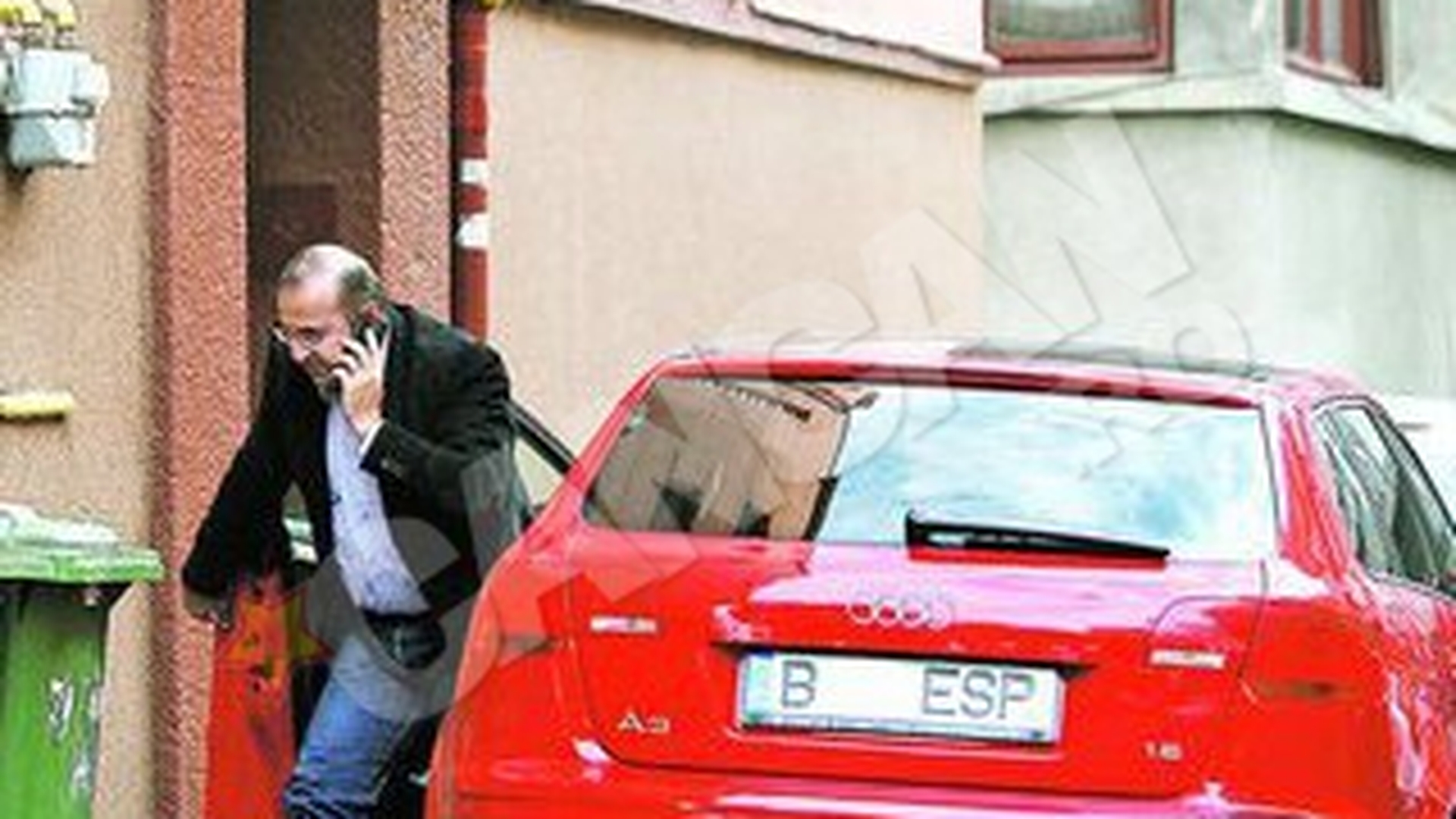 Adriana Saftoiu i-a oferit fostului sot autoturismul, pentru o sesiune de shopping. Claudiu si o pisica i-au luat masina mica