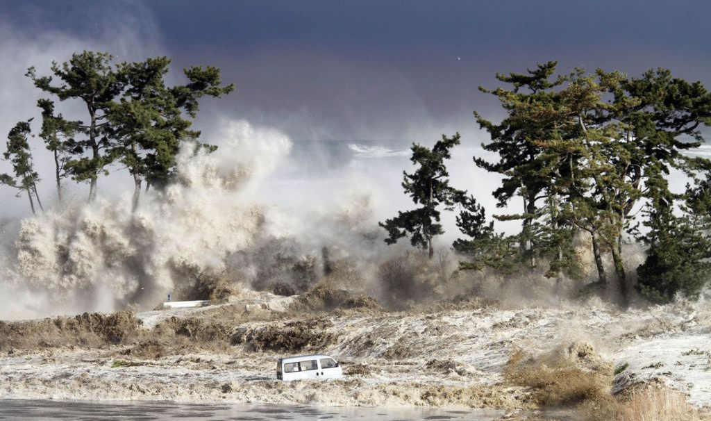 Bilanţul cutremurului urmat de tsunami din Indonezia a ajuns la 1,763 de morţi