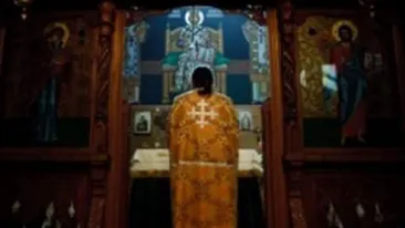 Coincidenta stranie! Un preot a murit in timp ce oficia o slujba de inmormantare!