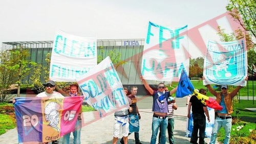 Suporterii olteni au protestat la FIFA