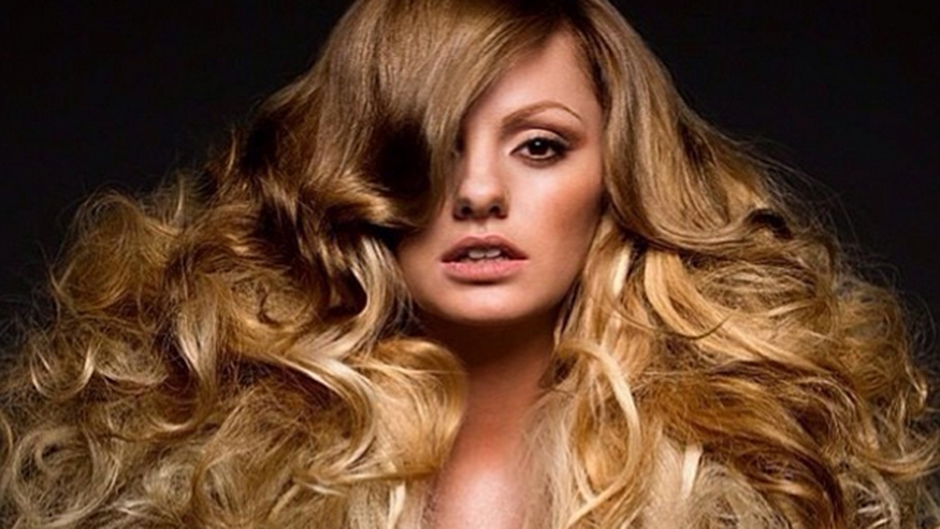 Noutati din procese! Alexandra Stan a castigat prima batalie impotriva lui Marcel Prodan si nu se lasa pana nu-l vede pedepsit!