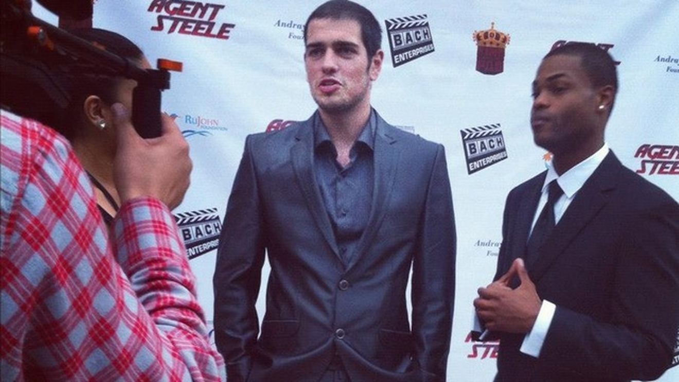 A cucerit America, dar nu a uitat de unde a plecat. Romanul care a ingenuncheat Youtube-ul planuieste sa se insoare... acasa