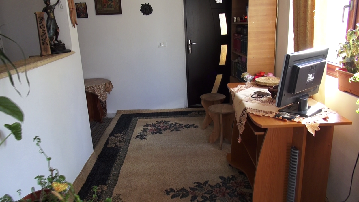 La un an după terminarea show-ului, Alexandra și familia ei au reușit să se mute în casă. Imobilul face însă obiectul unei decizii de demolare, pentru că ar fi fost construit fără autorizație