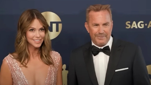 Kevin Costner, acuzat că ar fi lăsat o tânără însărcinată pe platoul serialului Yellowstone. Să fie acesta motivul divorțului?