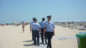 Polițiștii, deranjați de problemele delicate pe care le-au avut pe litoral