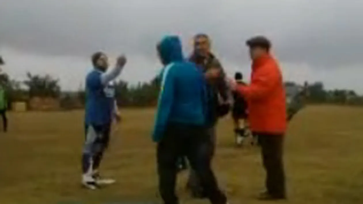 Faza zilei: Arbitru de Liga V, batut mar de jucatori si suporteri