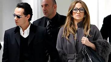 Uite cum arata Jennifer Lopez cu ochelari!