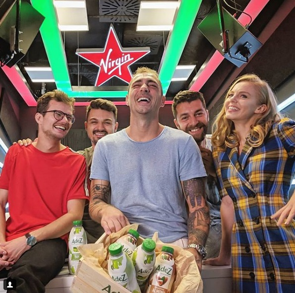 Vladimir Drăghia, filmat în compania unei blonde sexy la nicio lună de la nuntă. Ipostazele apropiate în care au fost surprinși cei doi