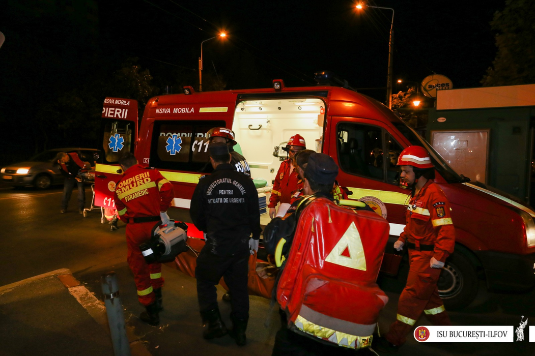 Incendiu într-un bloc din Capitală! O persoană de 79 de ani a murit, iar alta este grav rănită