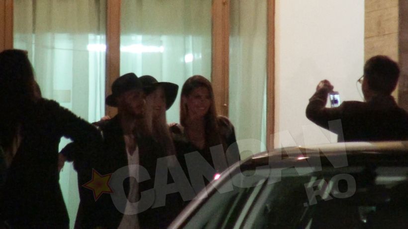 Cum i-au tratat fanii pe Antonia si pe Alex Velea, dupa un concert. N-ai sa ghicesti cine a fost asaltat de admiratori!