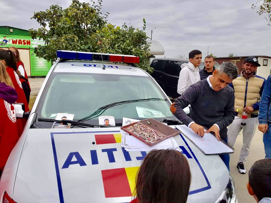 Gestul caritabil al caricaturistului Gogu Neagoe pentru polițista de la Rutieră care se luptă cu nemilosul cancer: își donează lucrările