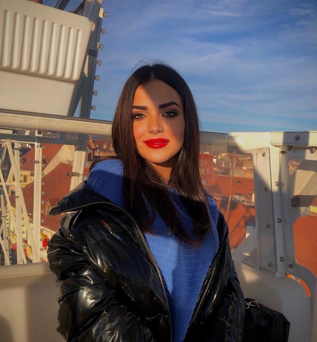 Cum arată şi din ce face bani Alesia, fiica cea mare a Danei Marijuana? Foto