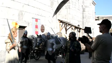 Oana Ionita e periculoasa! Mihai Gainusa si regizorul Cronicii Carcotasilor, victimele bebelusei