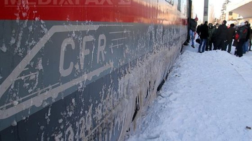 O cursă feroviară Timișoara-București este blocată de 7 ore la Orșova: „Așa este CFR Infrastructură: are drujbă, n-are benzină!”