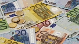 Femeie din Iași, înșelată cu 6.000 de euro de persoane care au promis că investesc în cercetare medicală